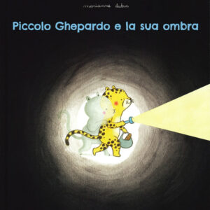Piccolo ghepardo e la sua ombra